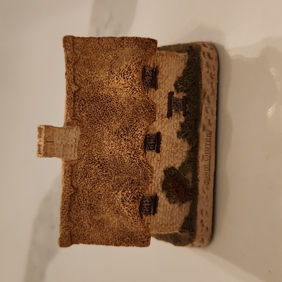 David Winter Cottages | The Dower House 1982 - Picture 4 of 7